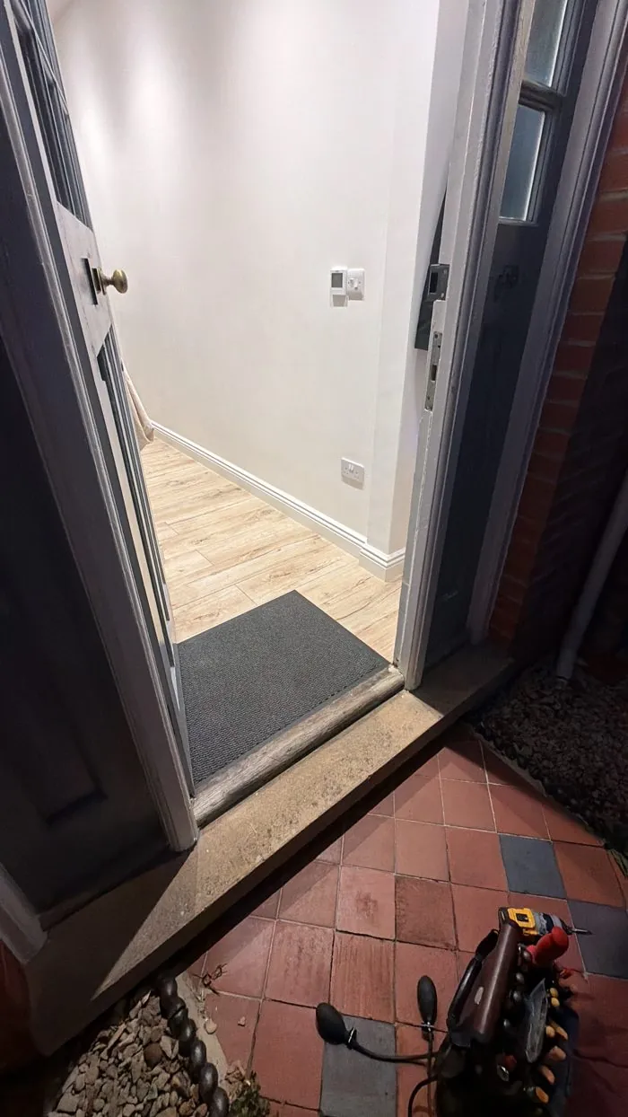 Front door opened with non-destructive entry during an evening lockout in Witney